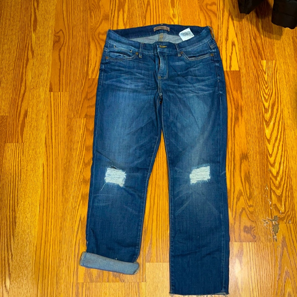 Ladies Guess low rise Jean mid wash super soft stretchy. Ankle length